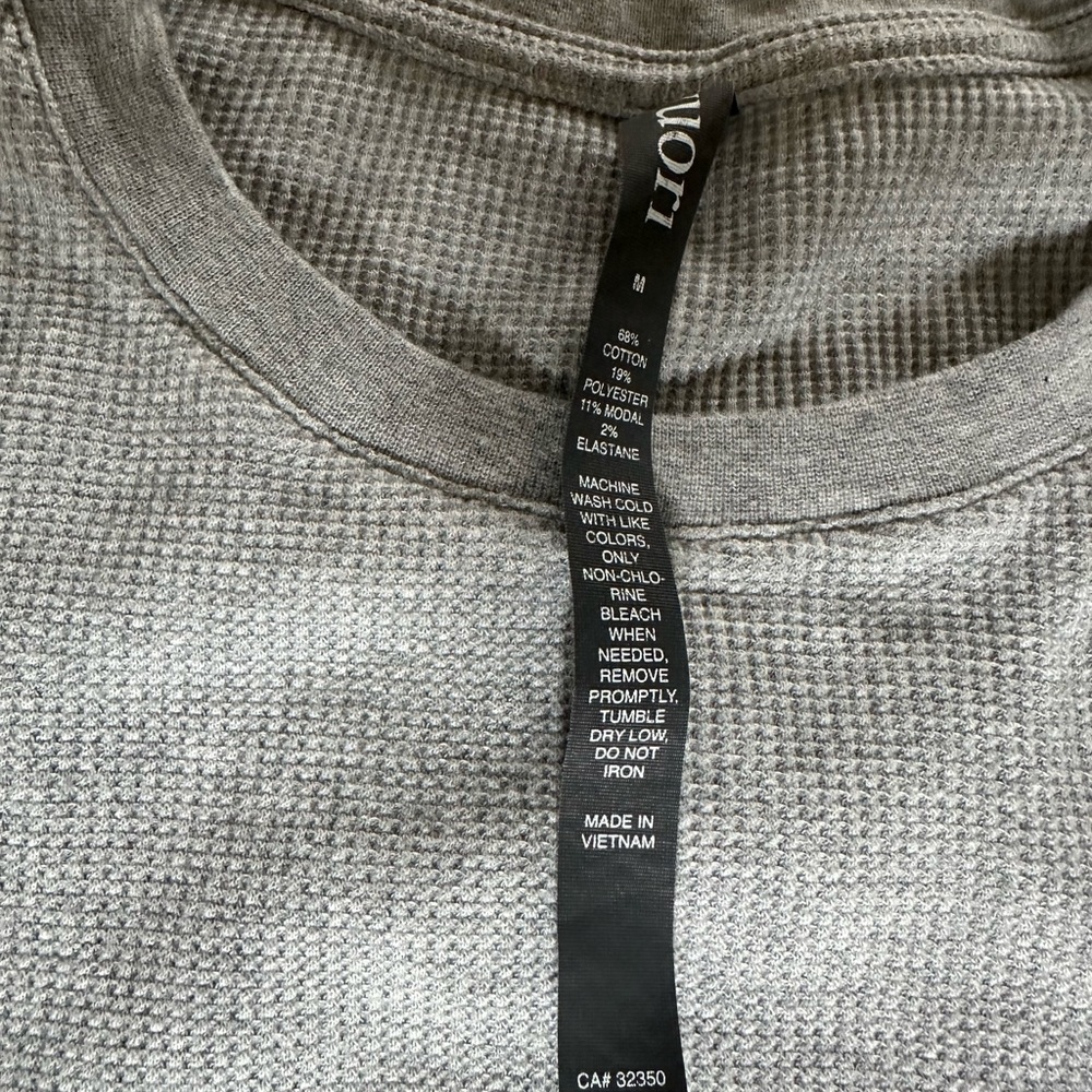 Vuori Gray Waffle Knit Men’s pullover